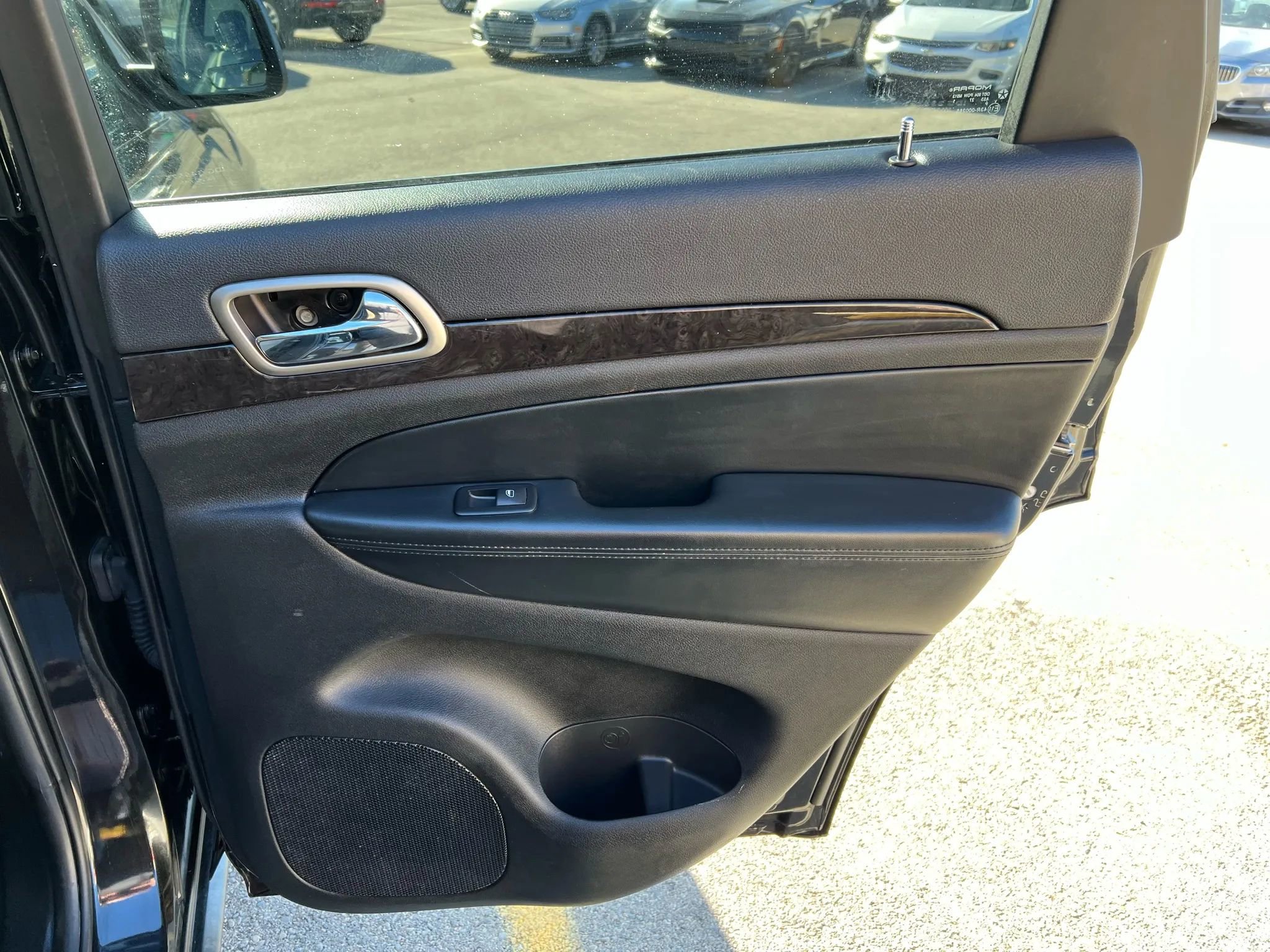 Used 2012 Jeep Grand Cherokee Laredo w/ Laredo E Group image 26