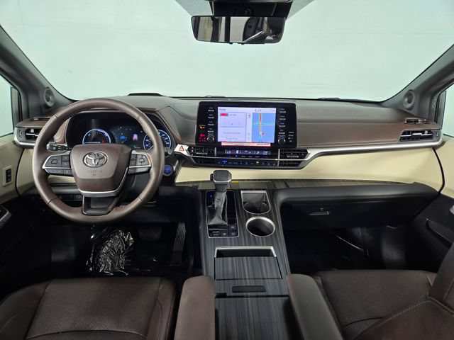Used 2024 Toyota Sienna Platinum AWD/4WD image 28