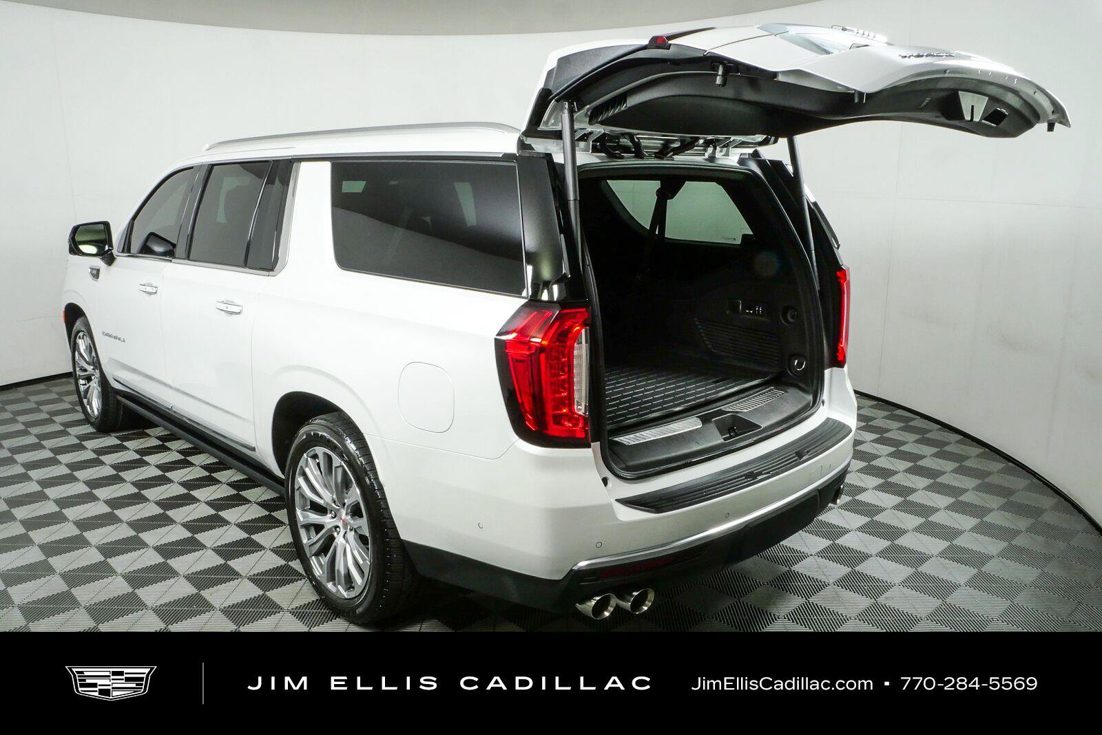 Used 2023 GMC Yukon XL Denali w/ Denali Reserve Package AWD/4WD image 37