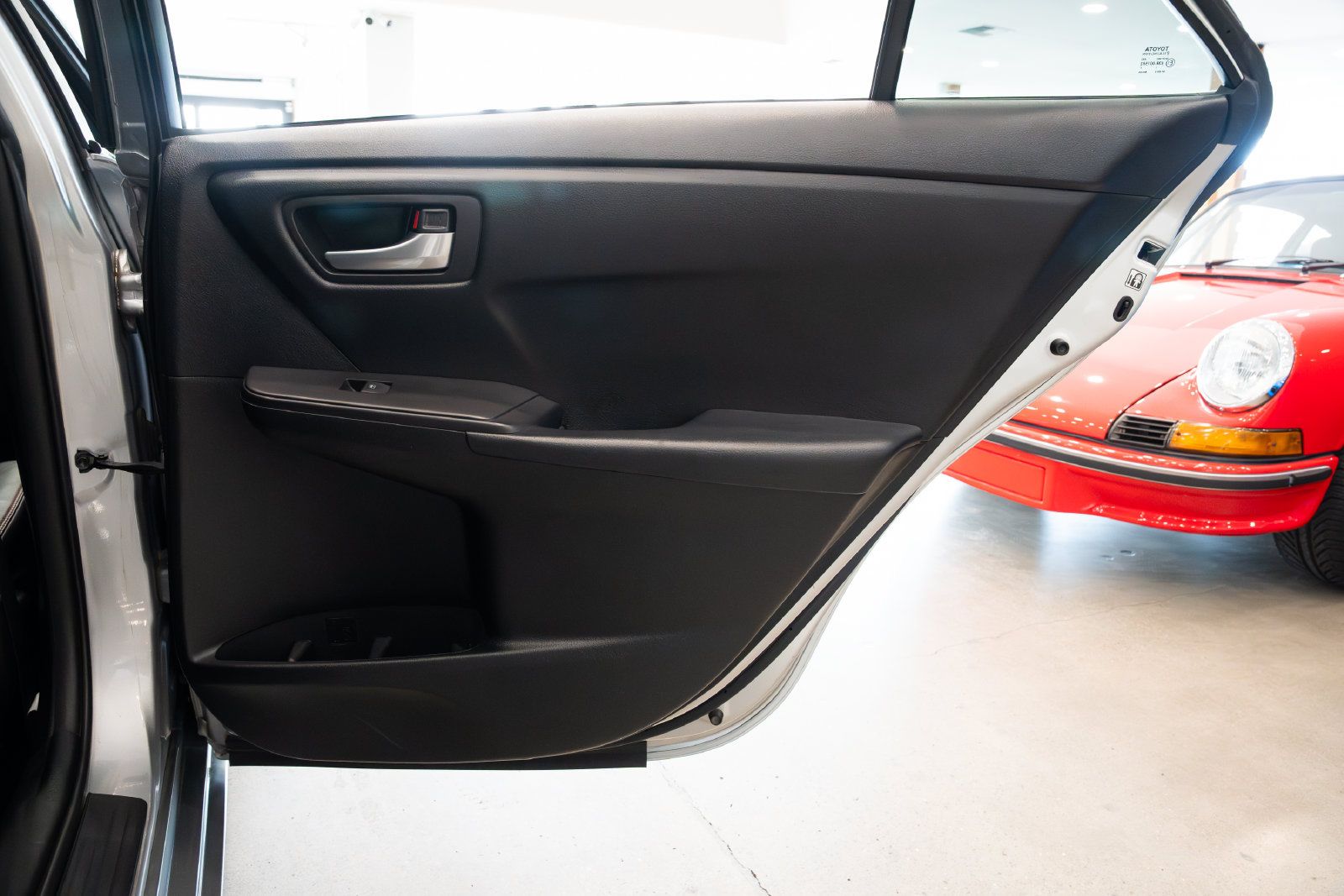 Used 2016 Toyota Camry SE w/ Moonroof Package FWD image 20