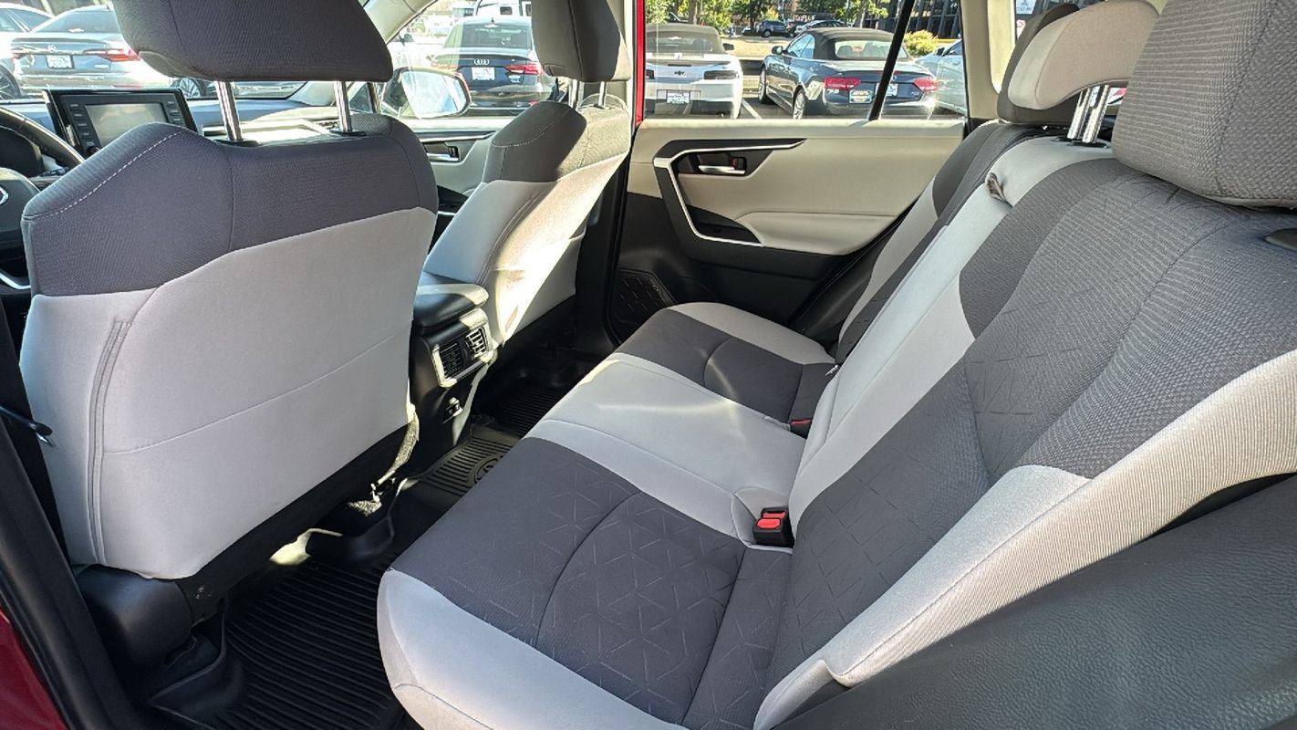 Used 2021 Toyota RAV4 XLE w/ Convenience Package AWD/4WD image 13