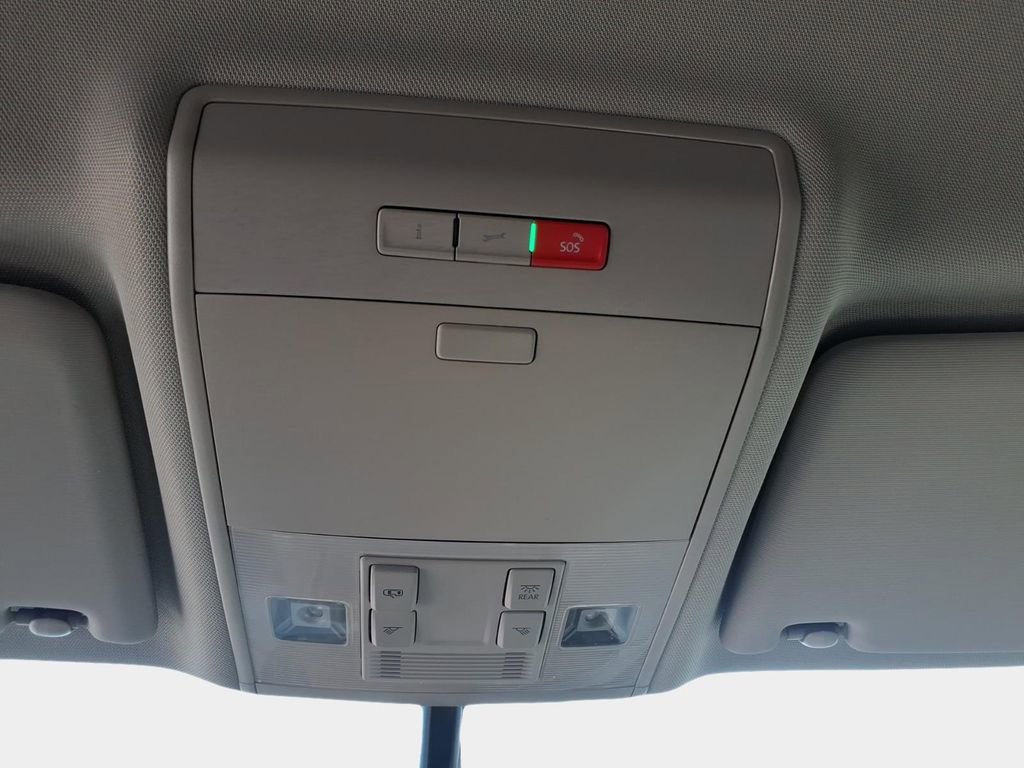 Used 2023 Volkswagen Atlas SE image 28