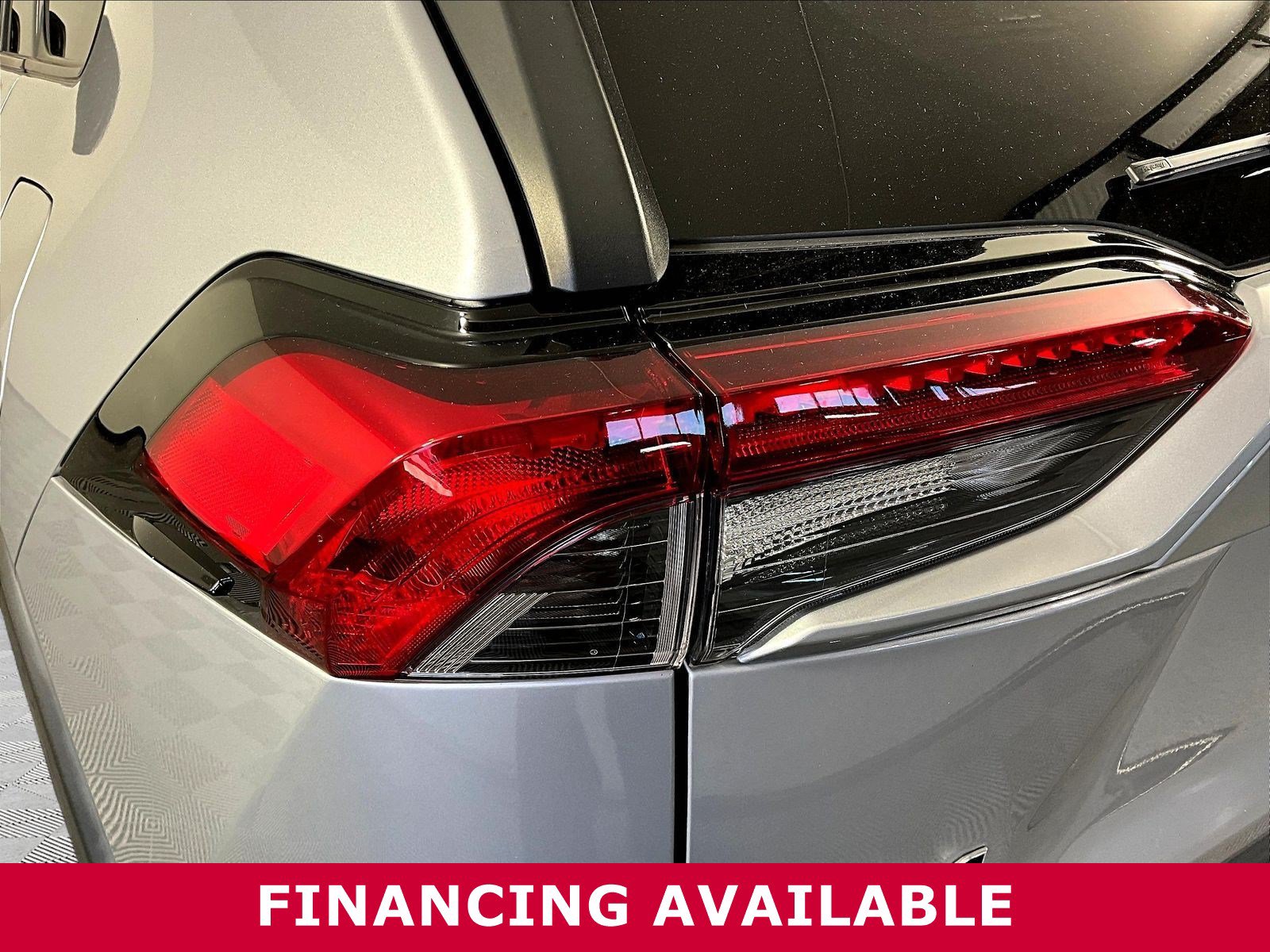 Used 2019 Toyota RAV4 LE w/ Carpet Mat Package FWD image 21