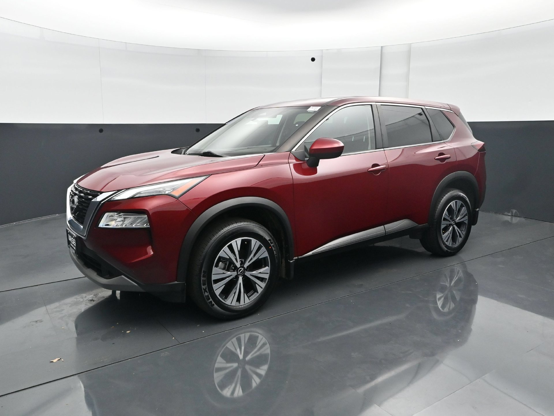 Used 2023 Nissan Rogue SV AWD/4WD image 2