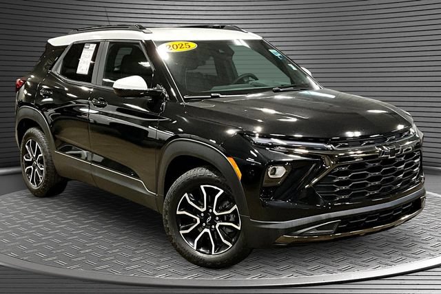 Used 2025 Chevrolet TrailBlazer ACTIV w/ Driver Confidence Package FWD image 3