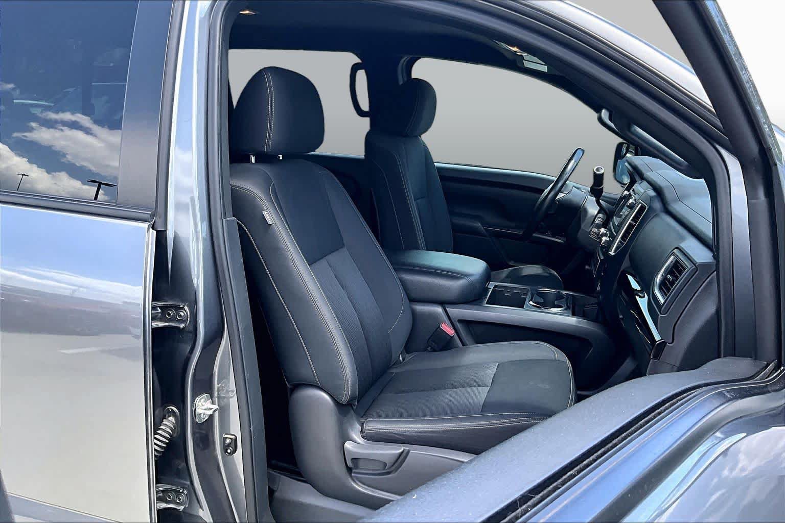 Used 2019 Nissan Titan SV w/ SV Convenience Package AWD/4WD image 9