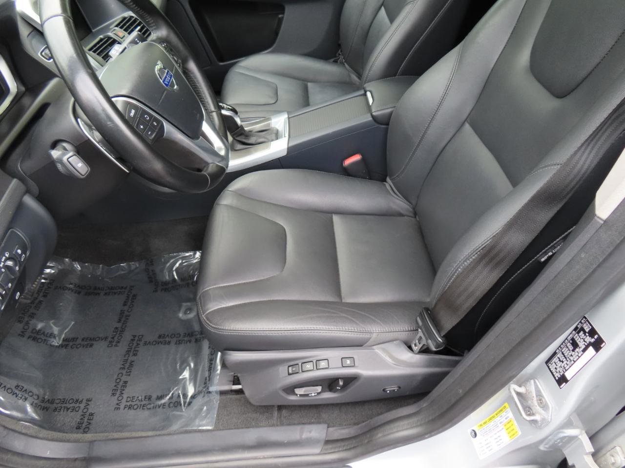 Used 2015 Volvo XC60 T6 AWD/4WD image 11