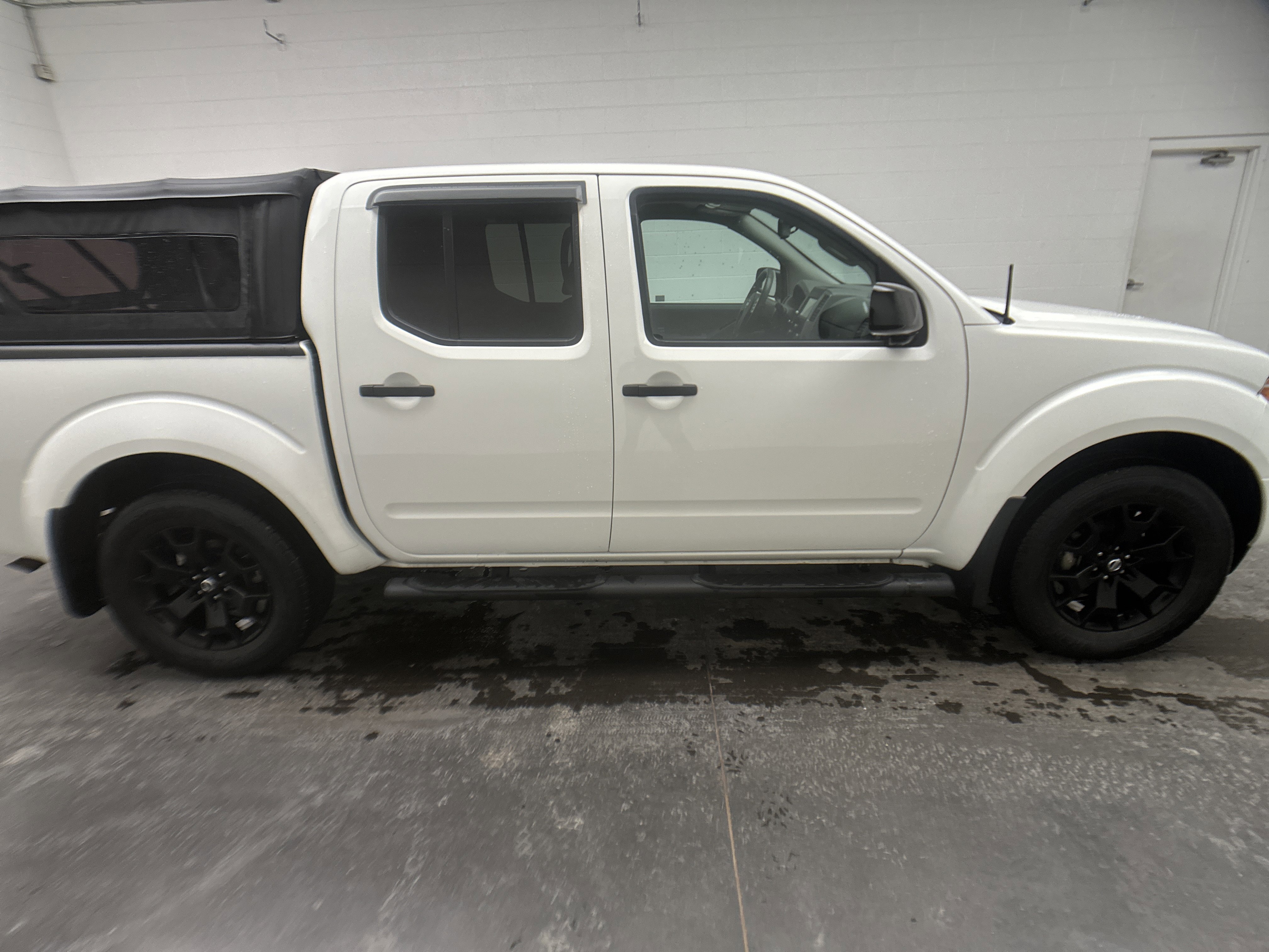 Used 2021 Nissan Frontier SV w/ Midnight Edition Floor Mats image 9