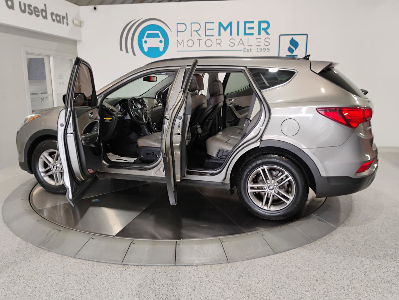 Used 2017 Hyundai Santa Fe Sport FWD image 4
