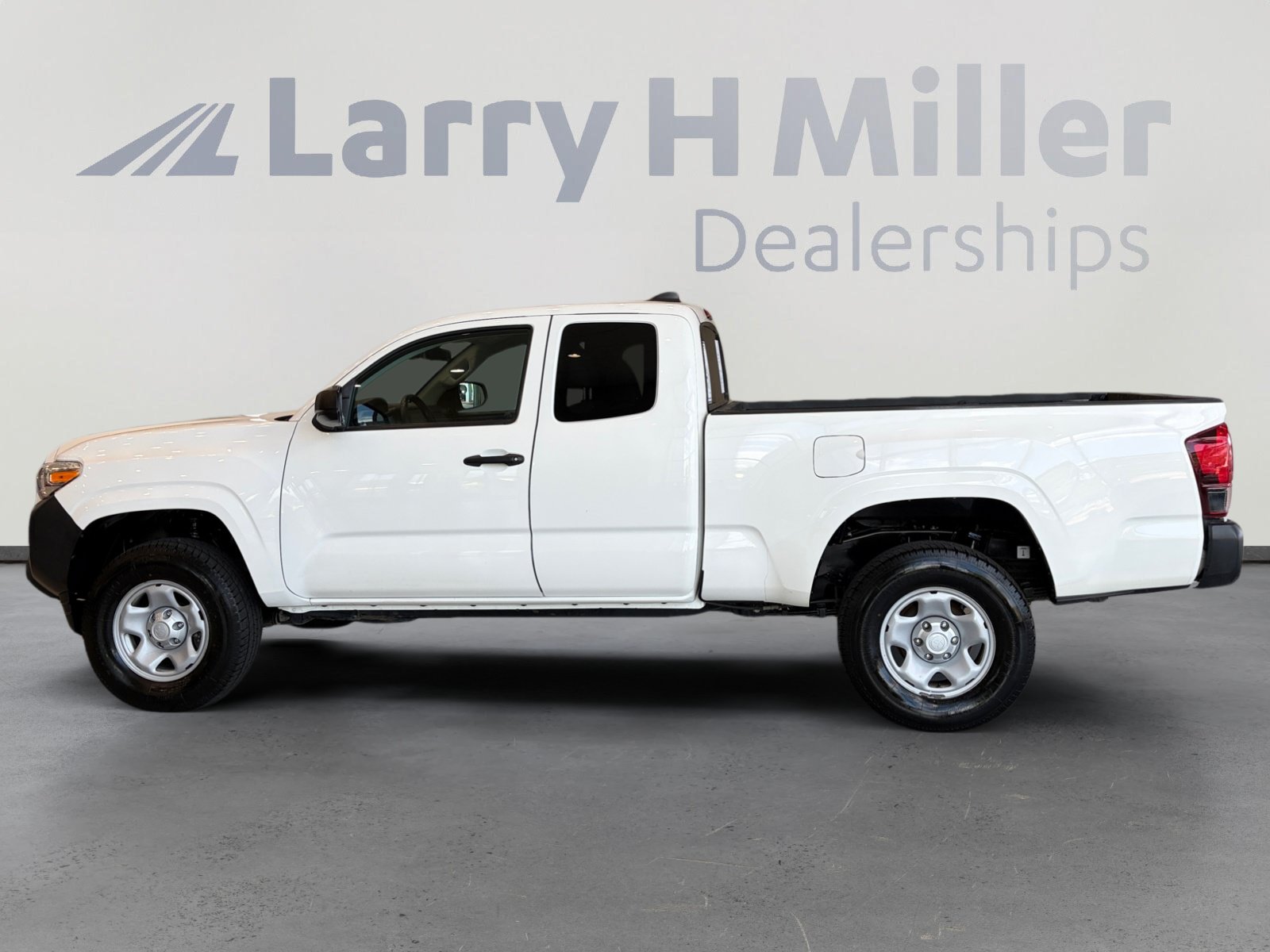 Used 2021 Toyota Tacoma SR RWD image 2