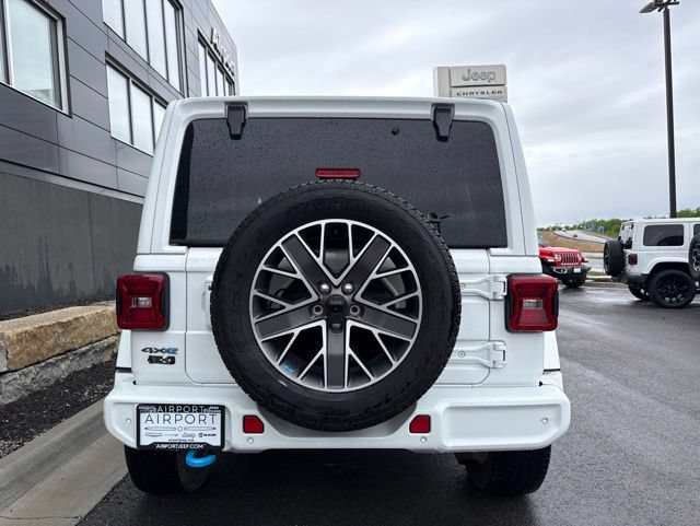 Used 2023 Jeep Wrangler Unlimited Sahara AWD/4WD image 4