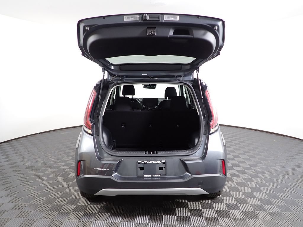 Used 2025 Kia Soul LX w/ LX Technology Package FWD image 13