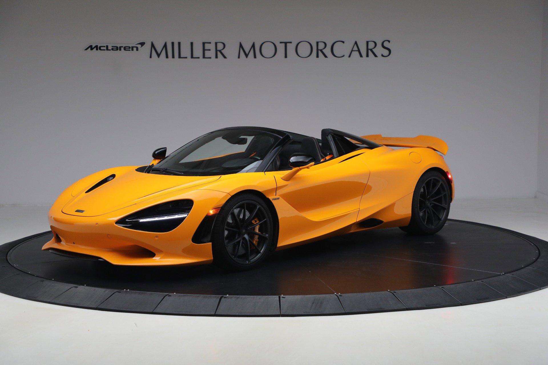 Used 2025 McLaren 750S Spider RWD image 2