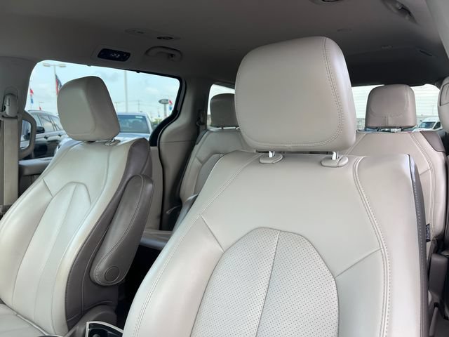 Used 2021 Chrysler Voyager Lxi w/ Cold Weather Group FWD image 25