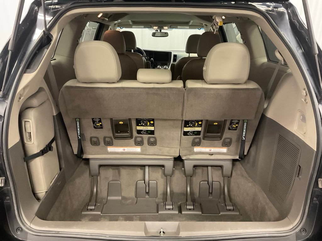 Used 2015 Toyota Sienna XLE FWD image 28