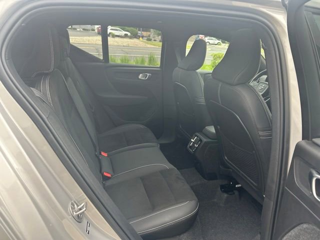 Certified 2025 Volvo XC40 B5 Plus AWD/4WD image 12