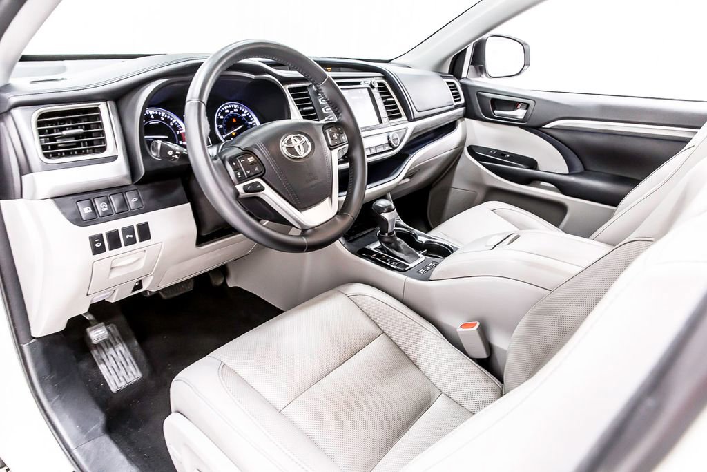 Used 2017 Toyota Highlander Limited FWD image 29