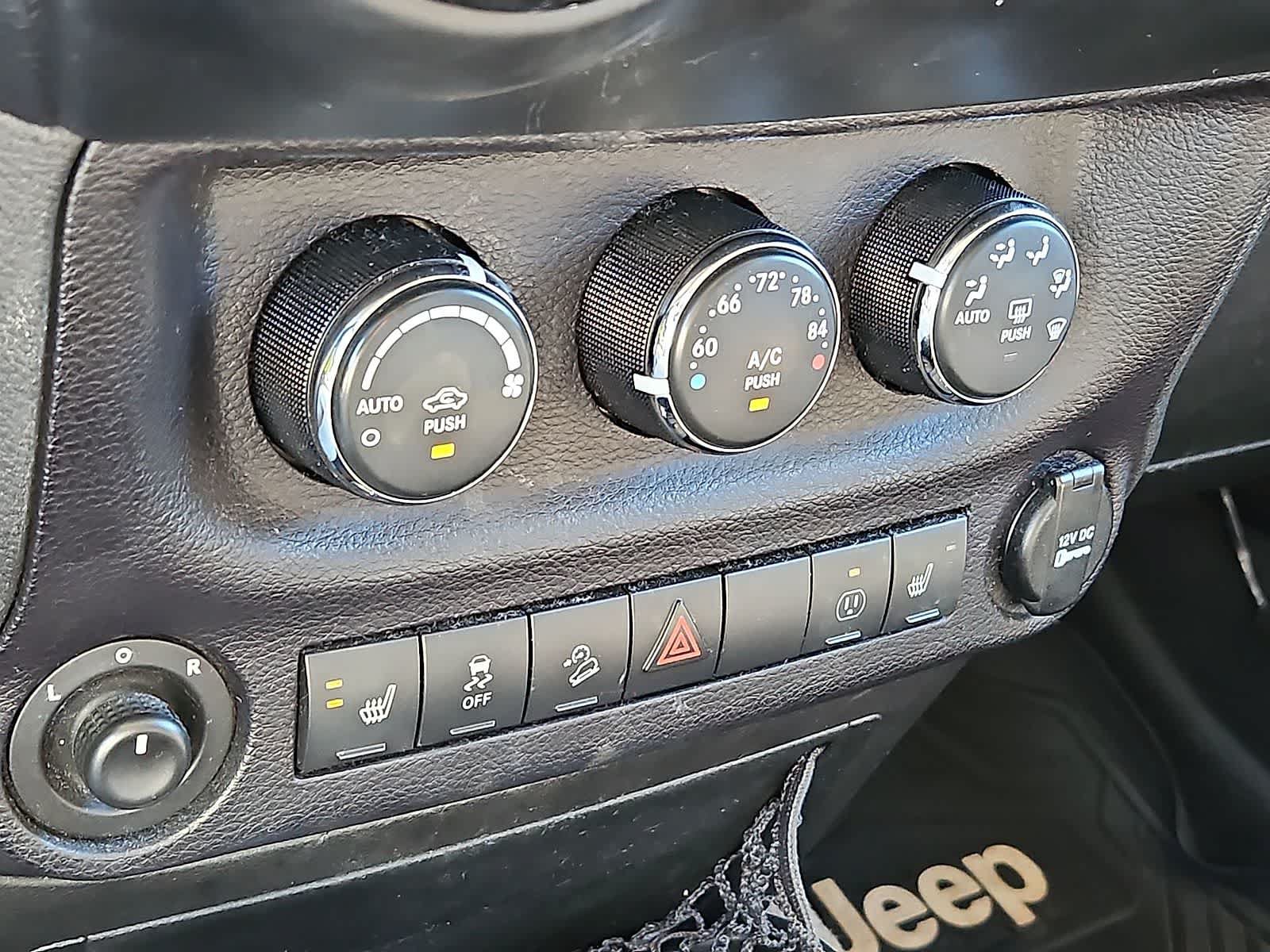 Used 2014 Jeep Wrangler Unlimited Sahara w/ Connectivity Group AWD/4WD image 21