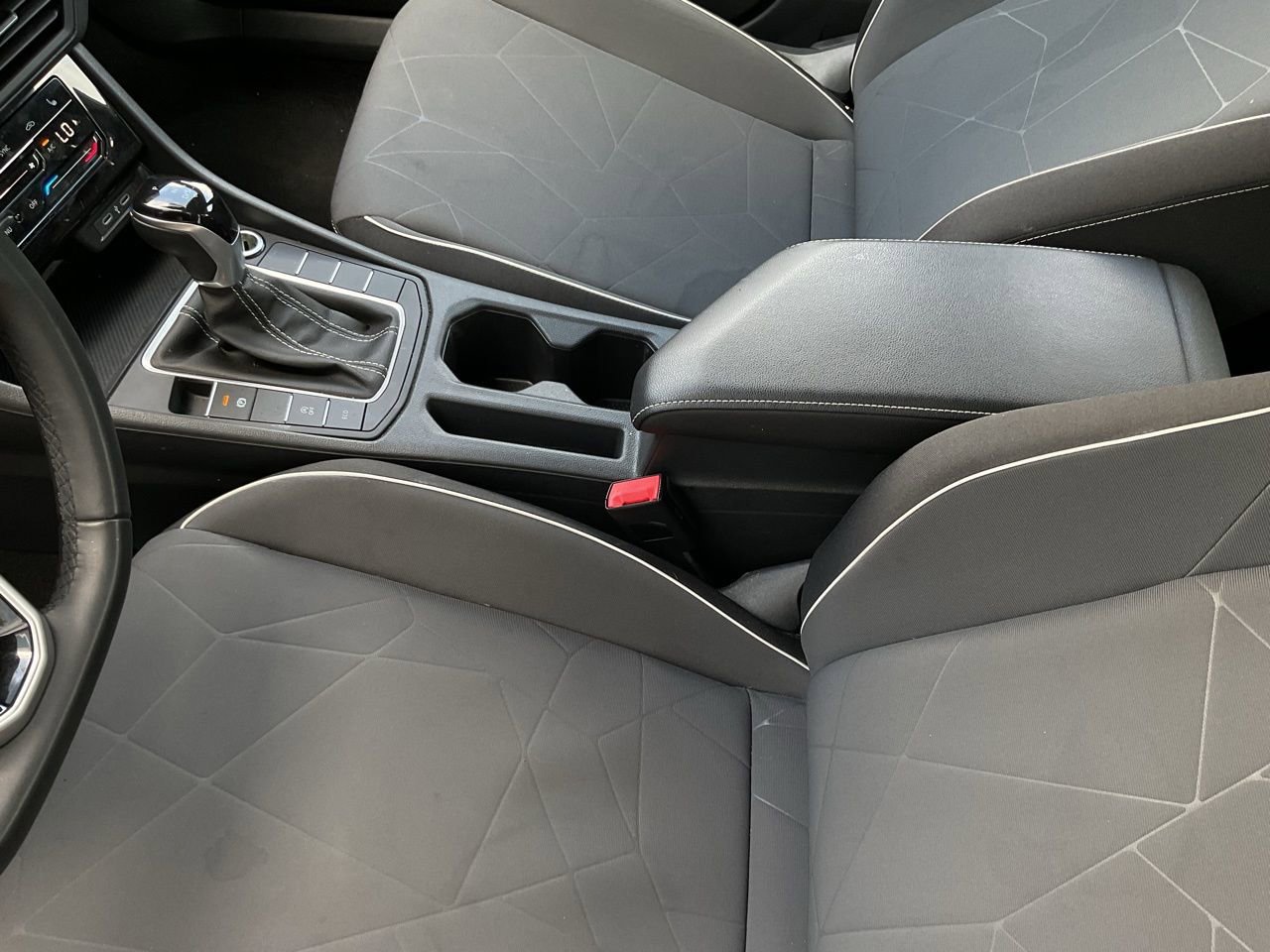 Used 2025 Volkswagen Jetta Sport image 34