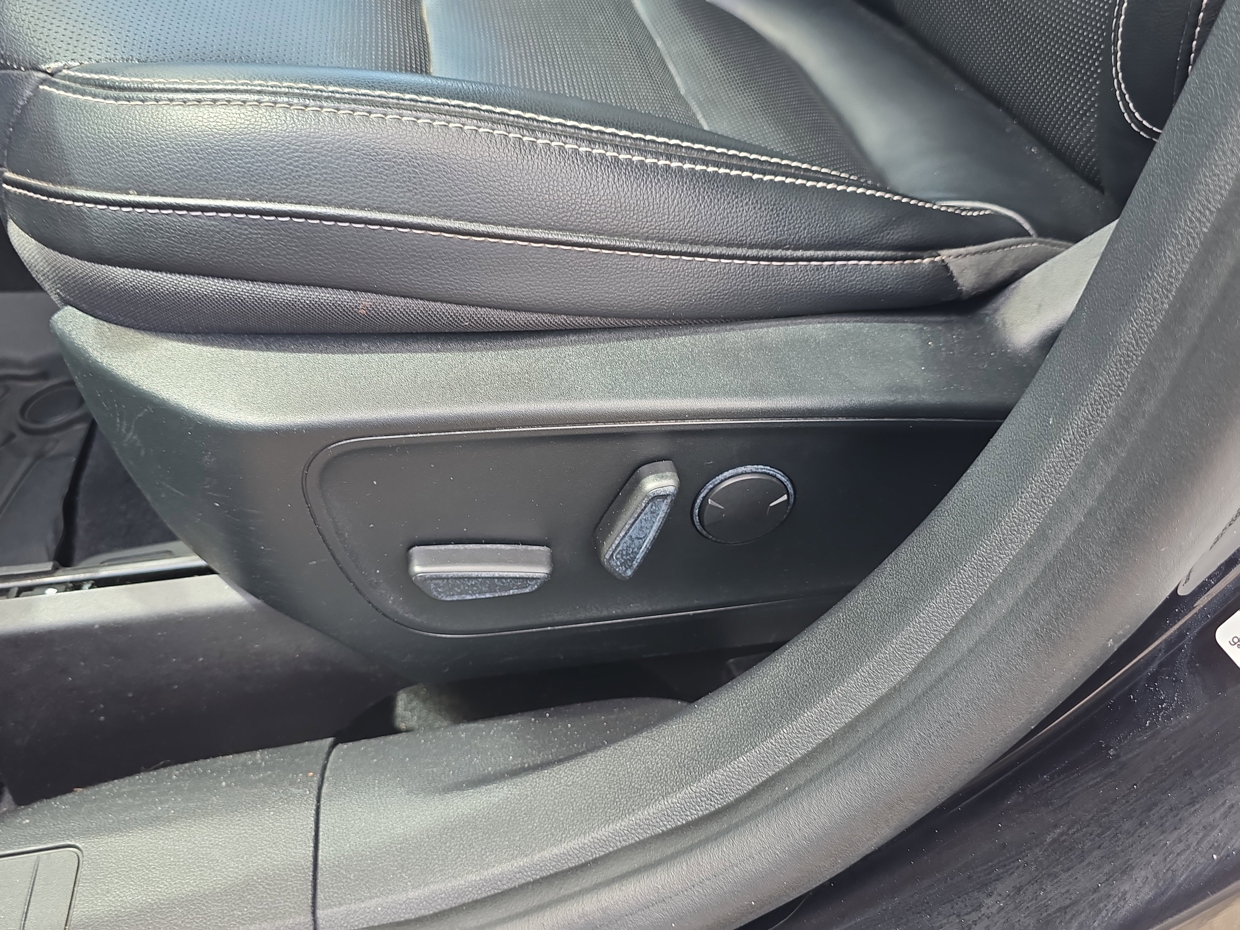 Used 2020 Ford Escape SEL AWD/4WD image 21