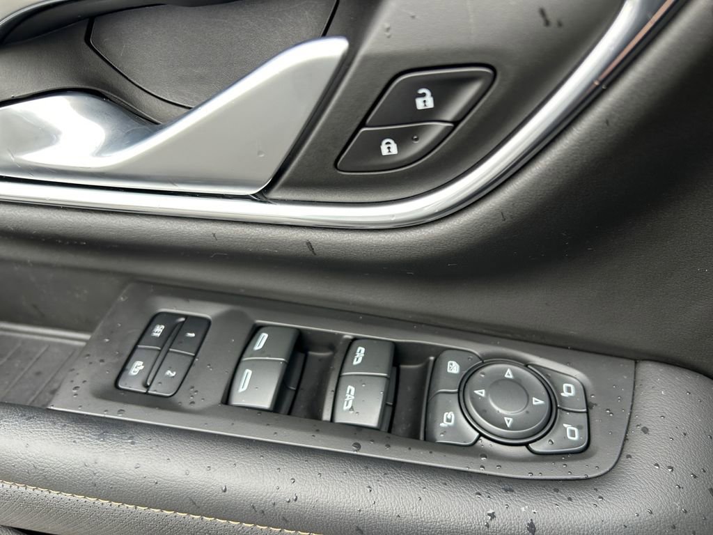 Used 2022 GMC Yukon AT4 w/ Technology Package image 23