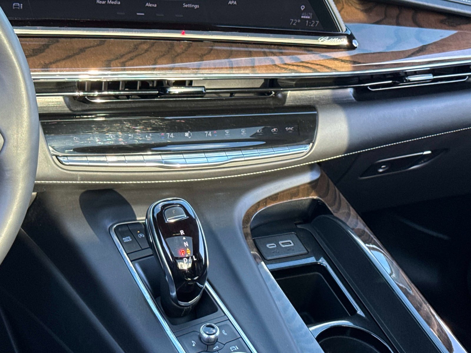 Used 2024 Cadillac Escalade ESV Sport Platinum w/ LPO, ONYX Package image 4