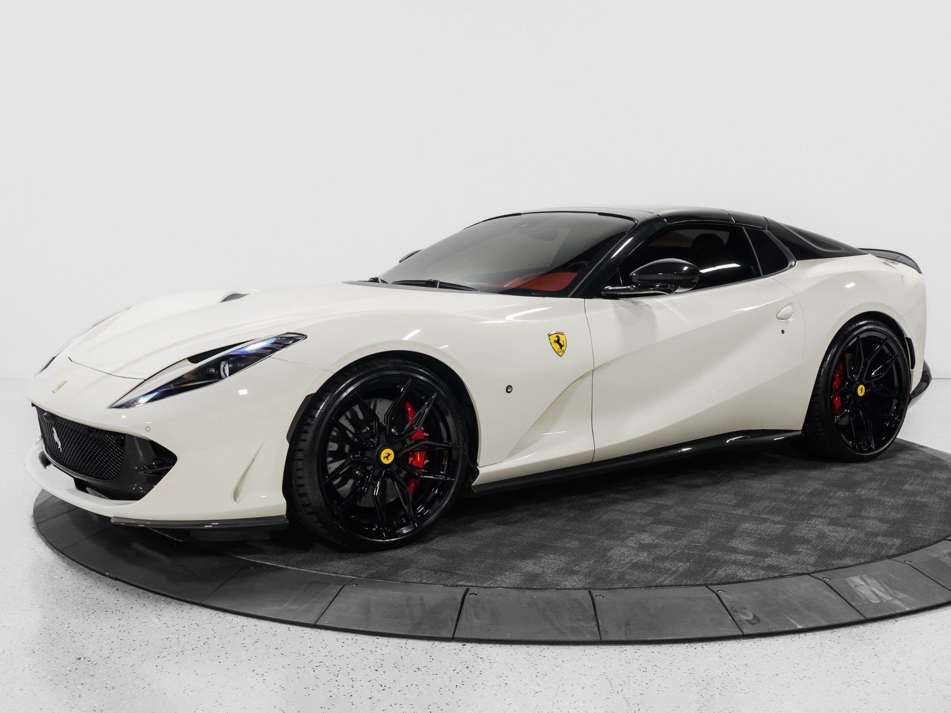 Used 2023 Ferrari 812 GTS RWD image 17