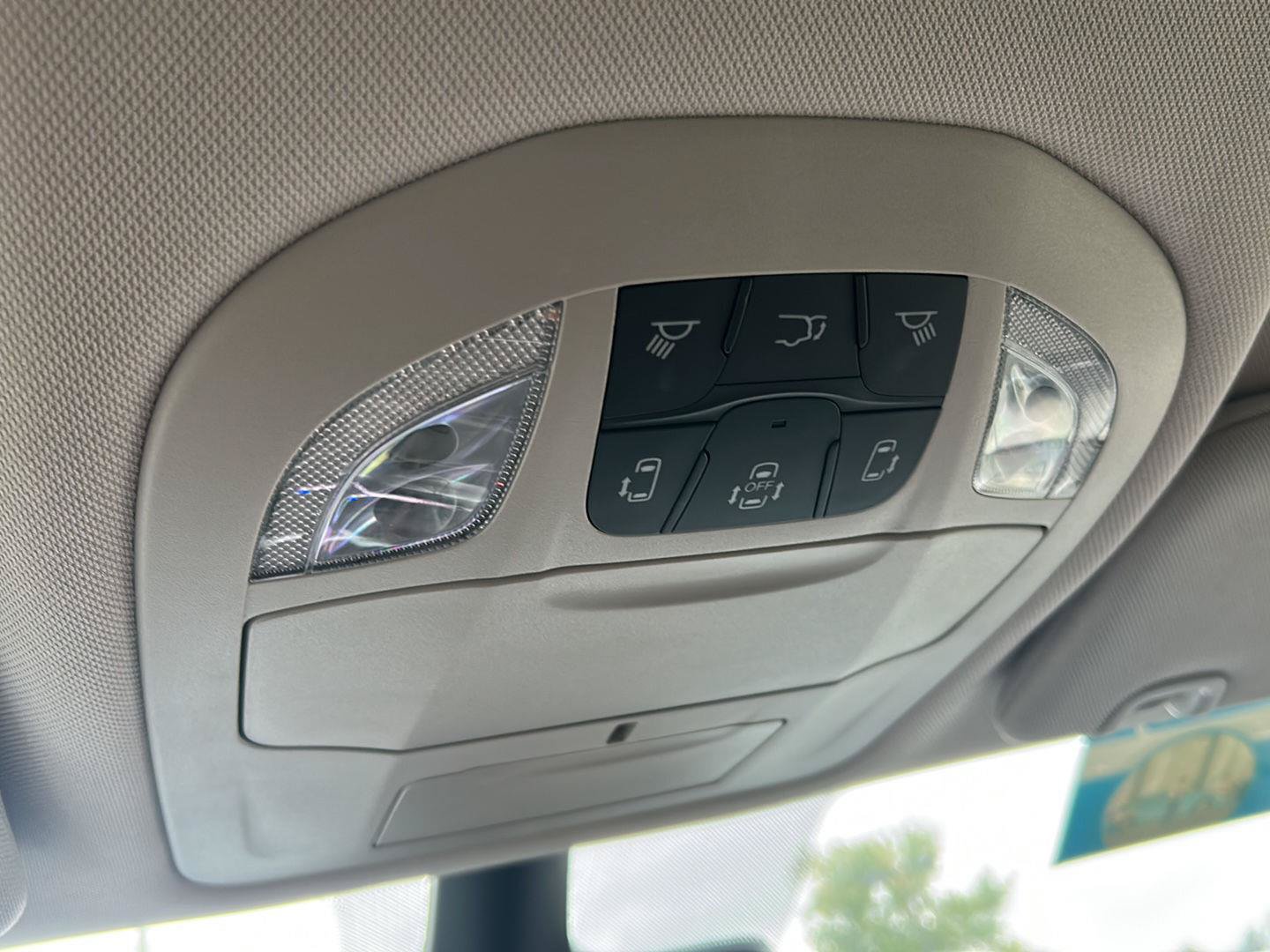 Used 2024 Chrysler Pacifica Limited FWD image 31