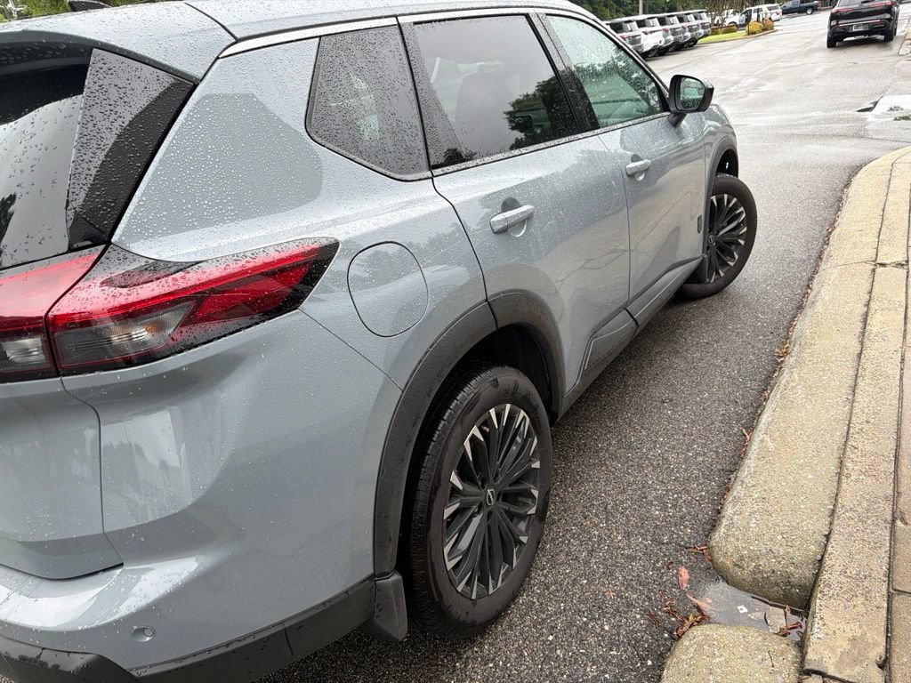 Used 2026 Nissan Rogue Dark Armor FWD image 13