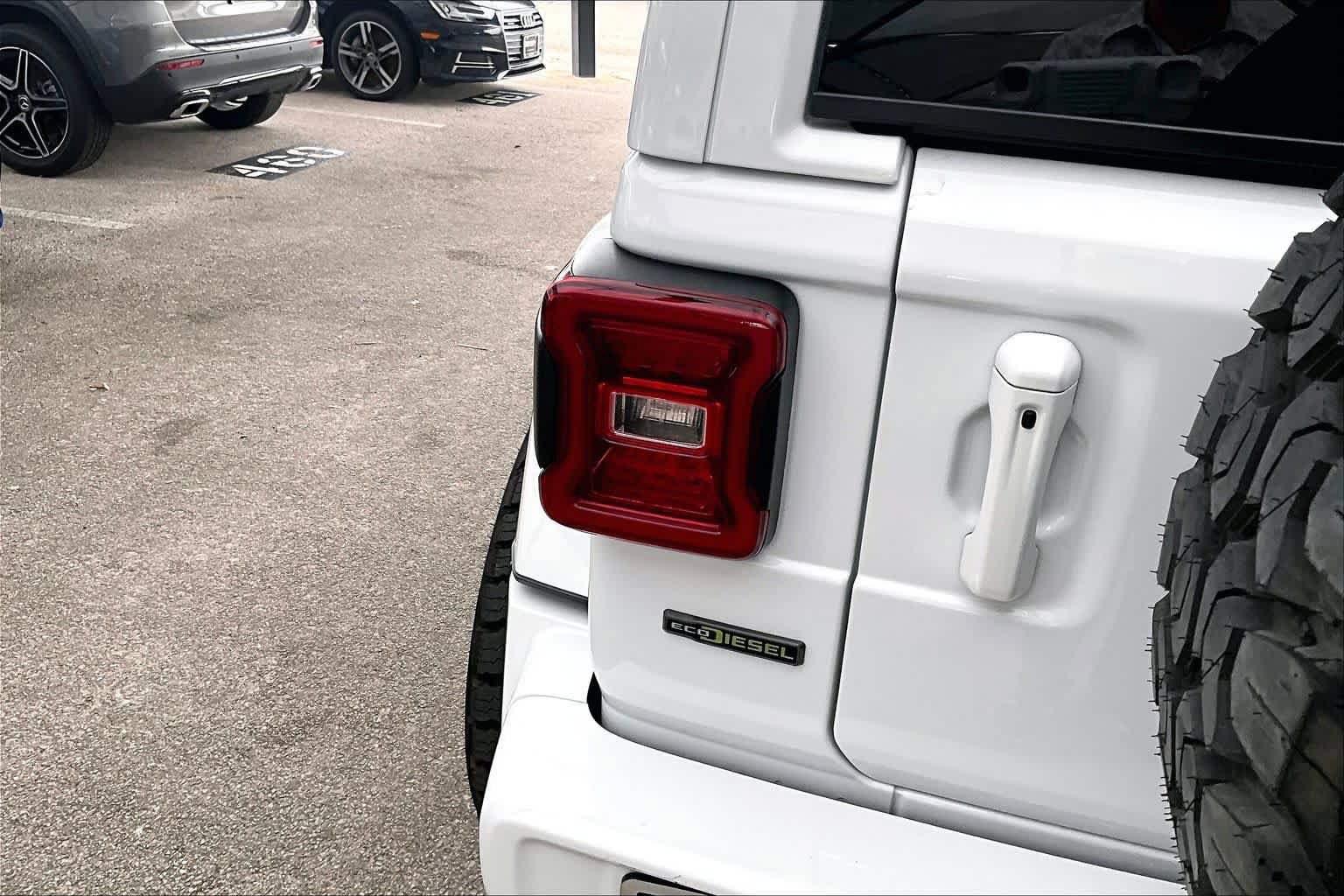 Used 2021 Jeep Wrangler Unlimited Sahara AWD/4WD image 28