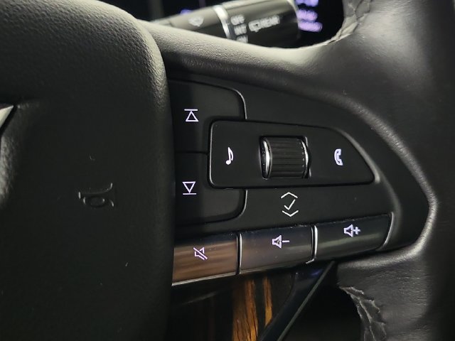 Used 2024 Cadillac Escalade Premium Luxury AWD/4WD image 28