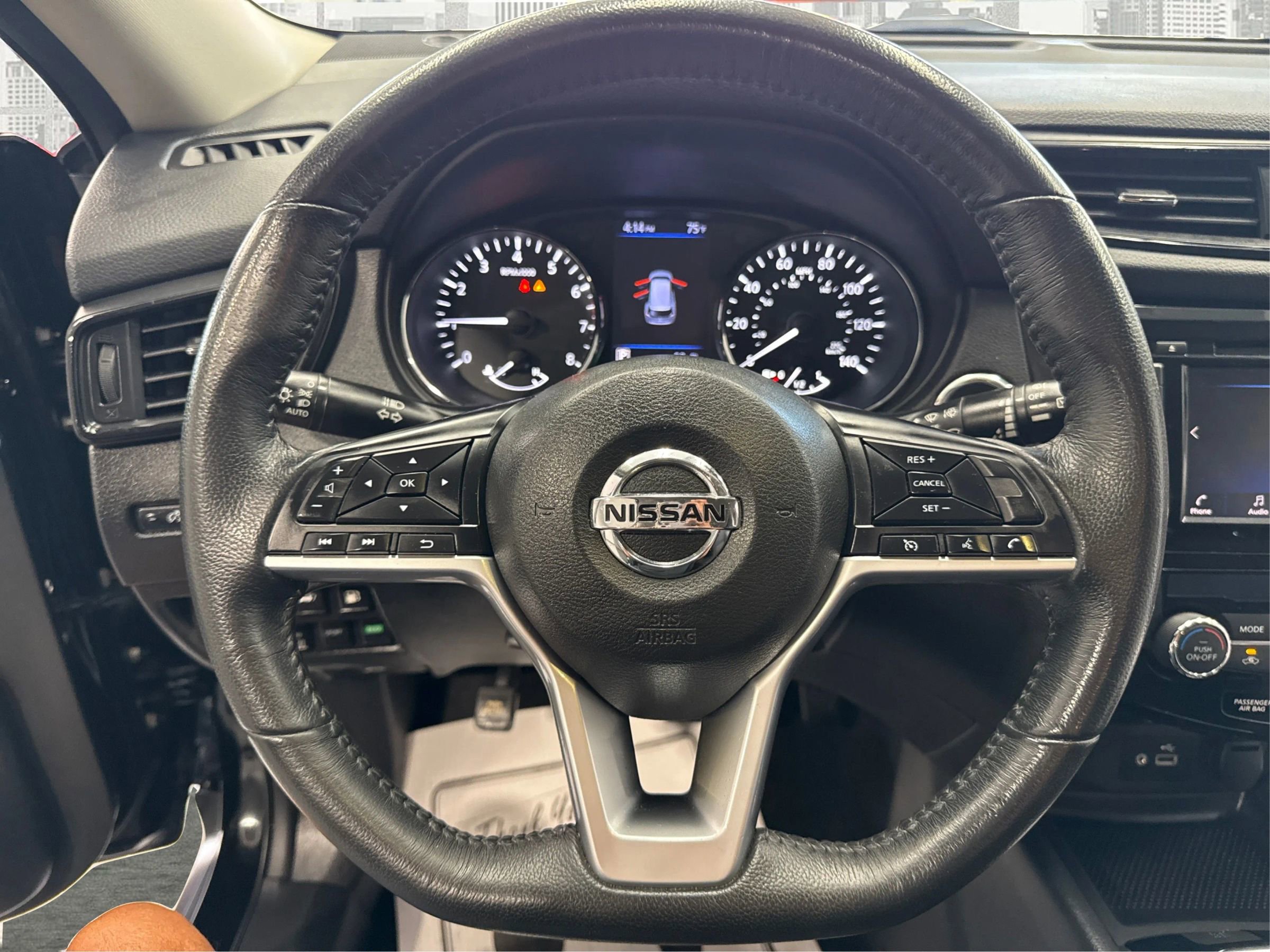 Used 2018 Nissan Rogue SV image 17