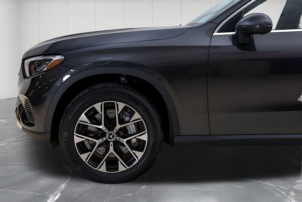 Used 2025 Mercedes-Benz GLC 350e 4MATIC w/ Driver Assistance Package image 49