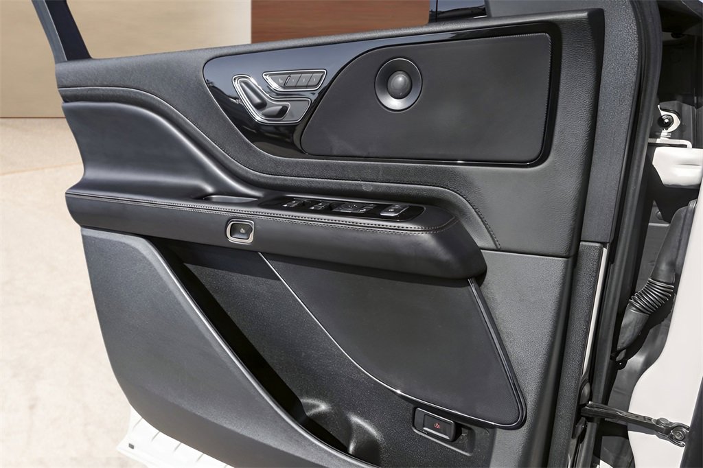 Used 2023 Lincoln Aviator Grand Touring w/ Elements Package Plus image 21
