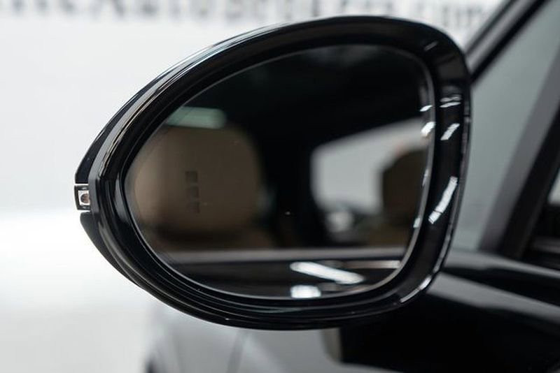 Used 2023 Porsche Cayenne Platinum Edition image 51