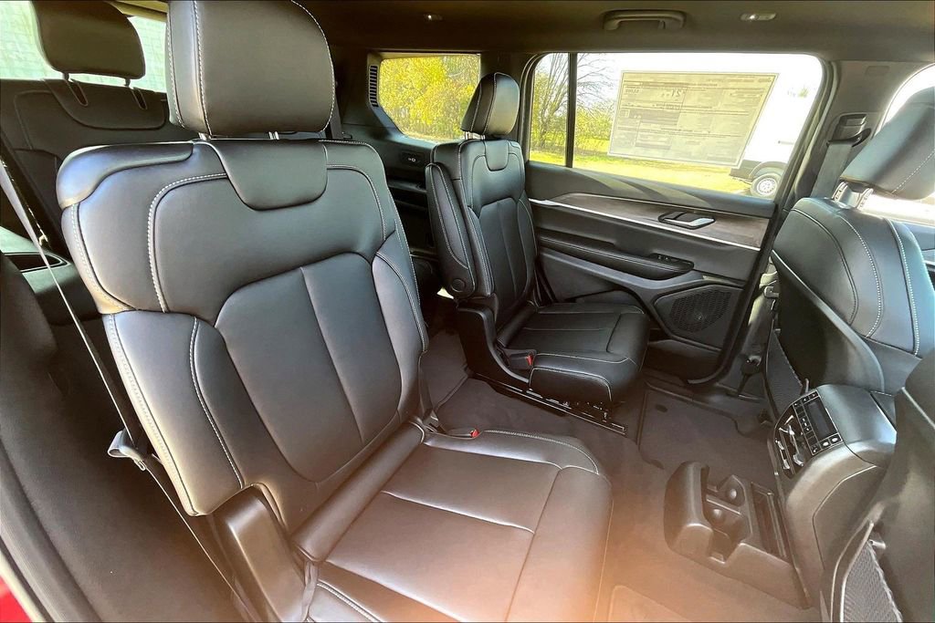 New 2025 Jeep Grand Cherokee L Limited AWD/4WD image 13