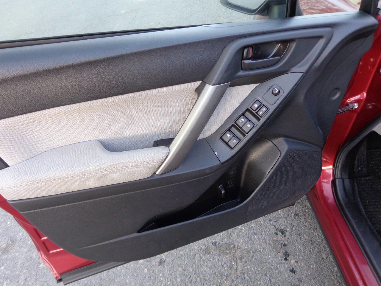 Used 2015 Subaru Forester 2.5i Premium w/ All-Weather Package image 27