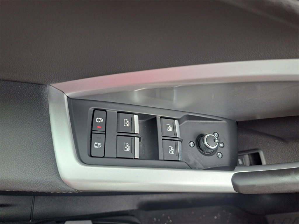 Used 2025 Audi Q3 2.0T Premium image 15