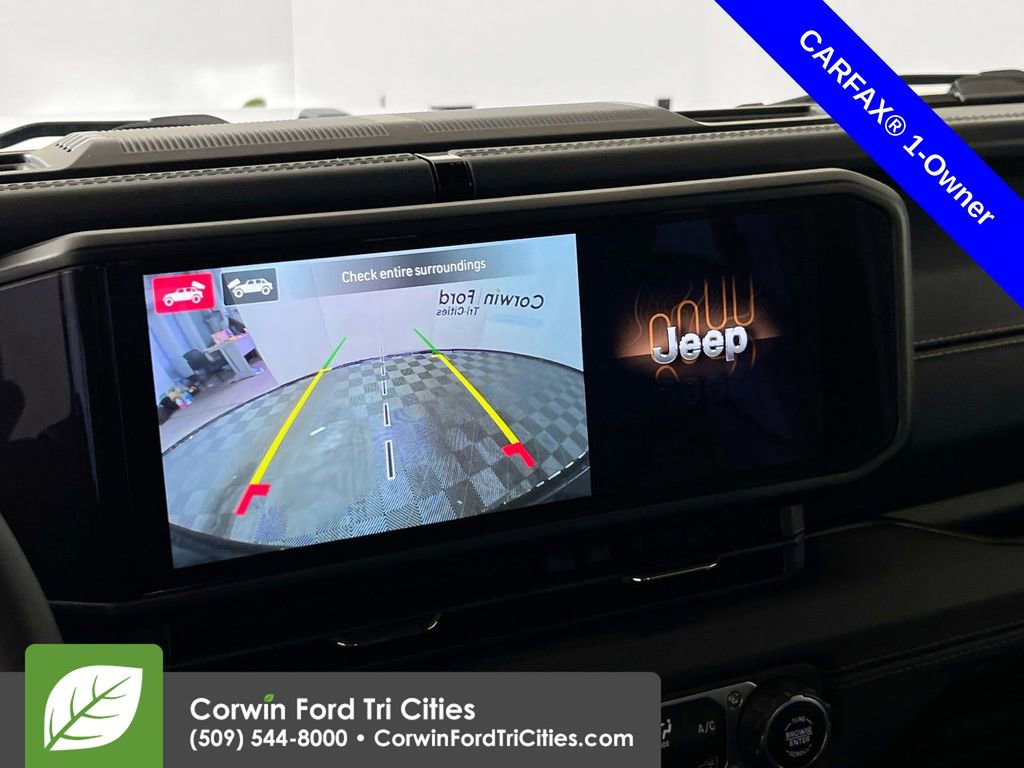 Used 2024 Jeep Wrangler Unlimited Sahara w/ Technology Group image 18