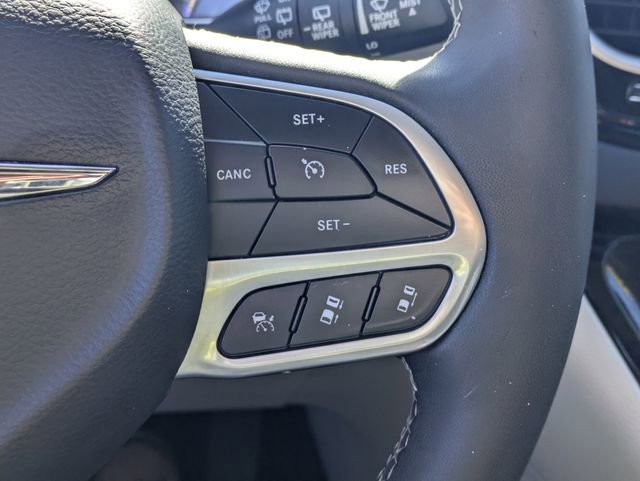 Used 2024 Chrysler Pacifica Touring-L image 26