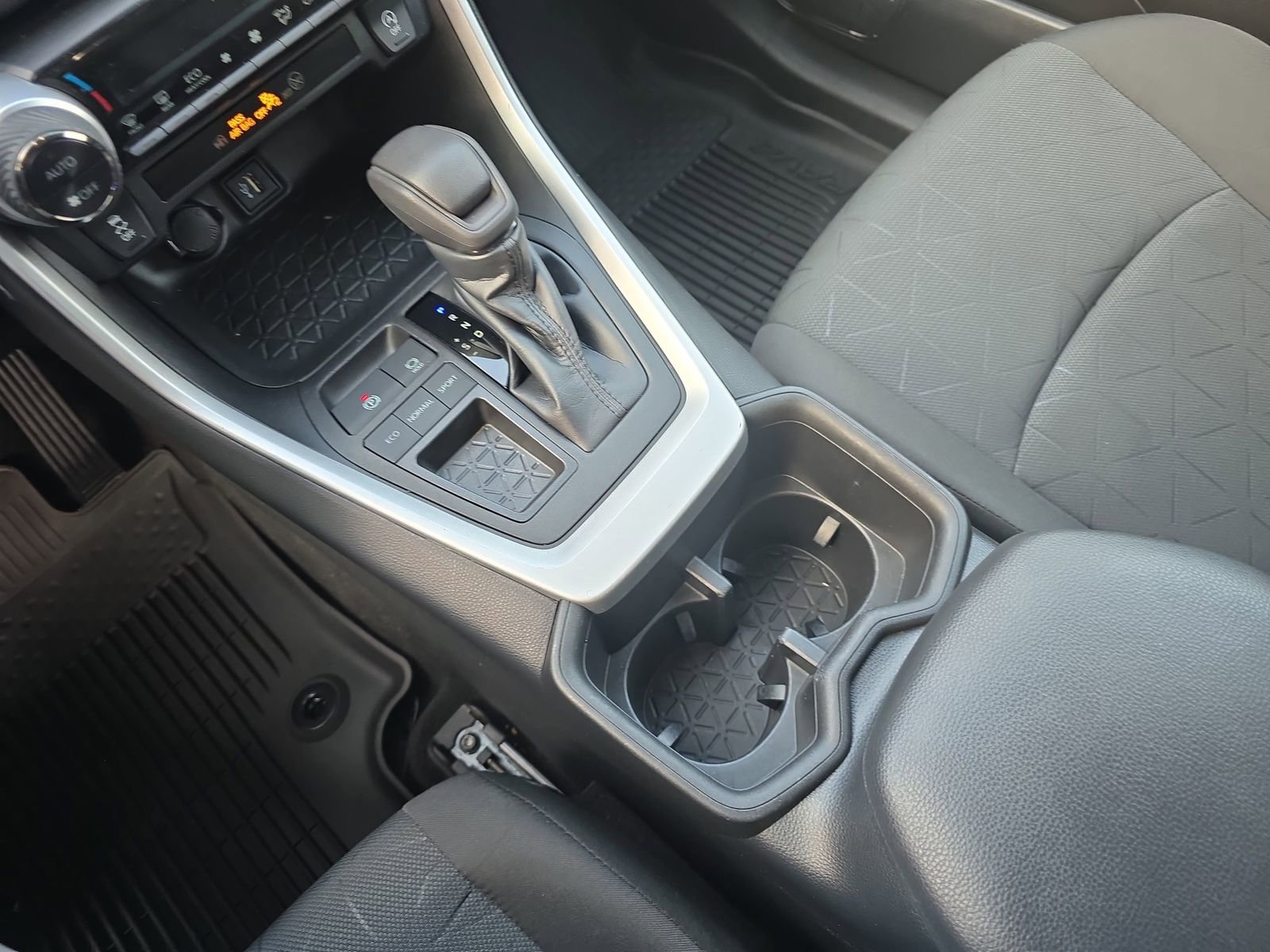 Used 2023 Toyota RAV4 XLE image 30