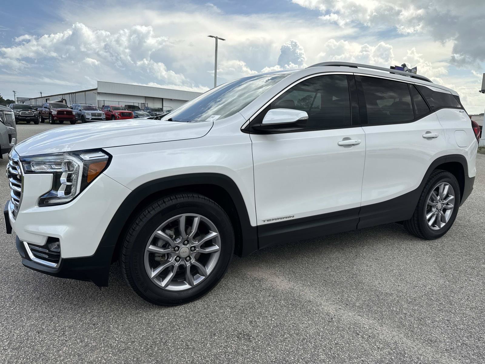 Used 2022 GMC Terrain SLT w/ LPO, Floor Liner Package FWD image 8