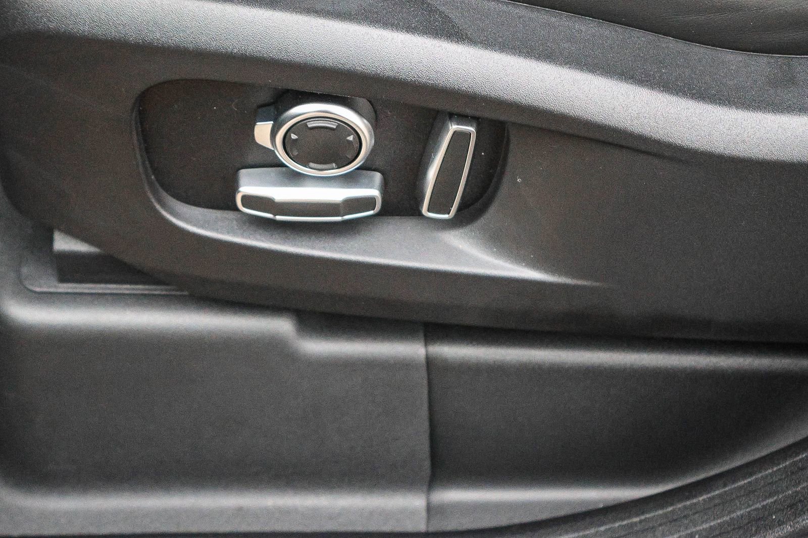 New 2026 Land Rover Defender 130 S image 30