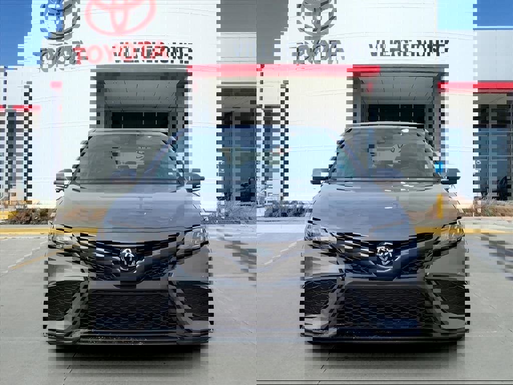 Used 2023 Toyota Camry SE image 9