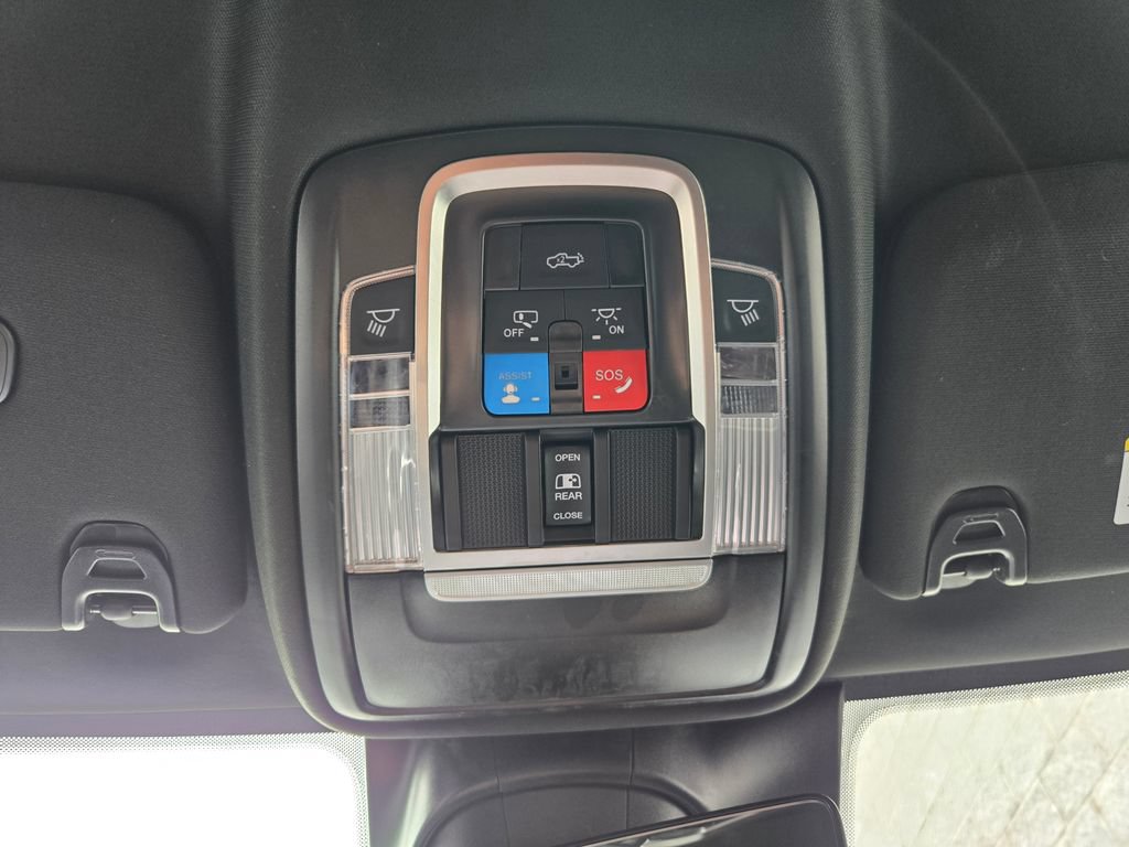 Used 2025 RAM 2500 Laramie AWD/4WD image 24