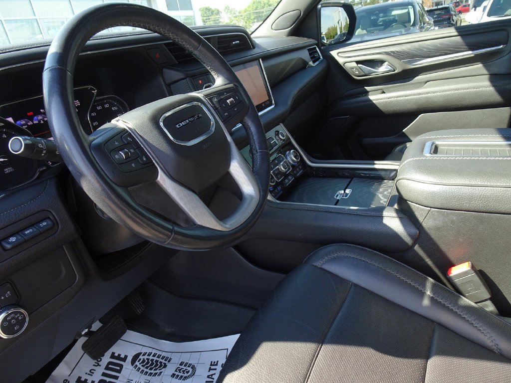 Used 2021 GMC Yukon XL Denali w/ Denali Premium Package AWD/4WD image 13