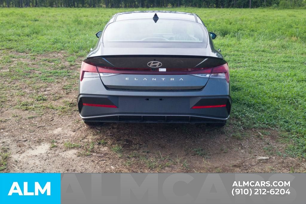 Certified 2025 Hyundai Elantra Sport FWD image 6