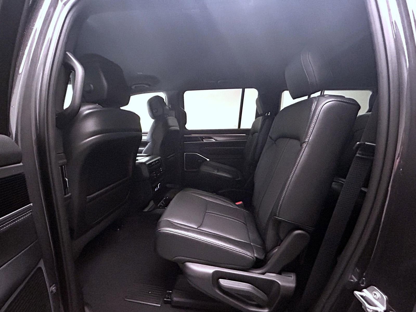 New 2026 Jeep Grand Wagoneer Limited AWD/4WD image 11