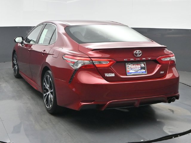 Used 2018 Toyota Camry SE w/ Moonroof Package FWD image 4