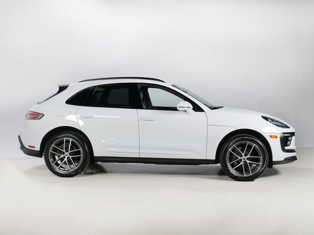 Certified 2026 Porsche Macan AWD/4WD image 8